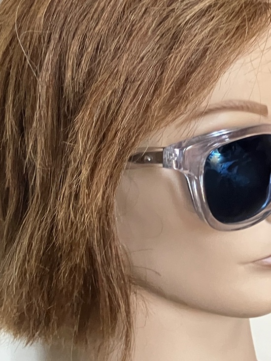 OLIVER PEOPLES CABRILLO SUNGLASSES CLEAR W/BLUE POLARIZED LENSES. EXC. CONDITION